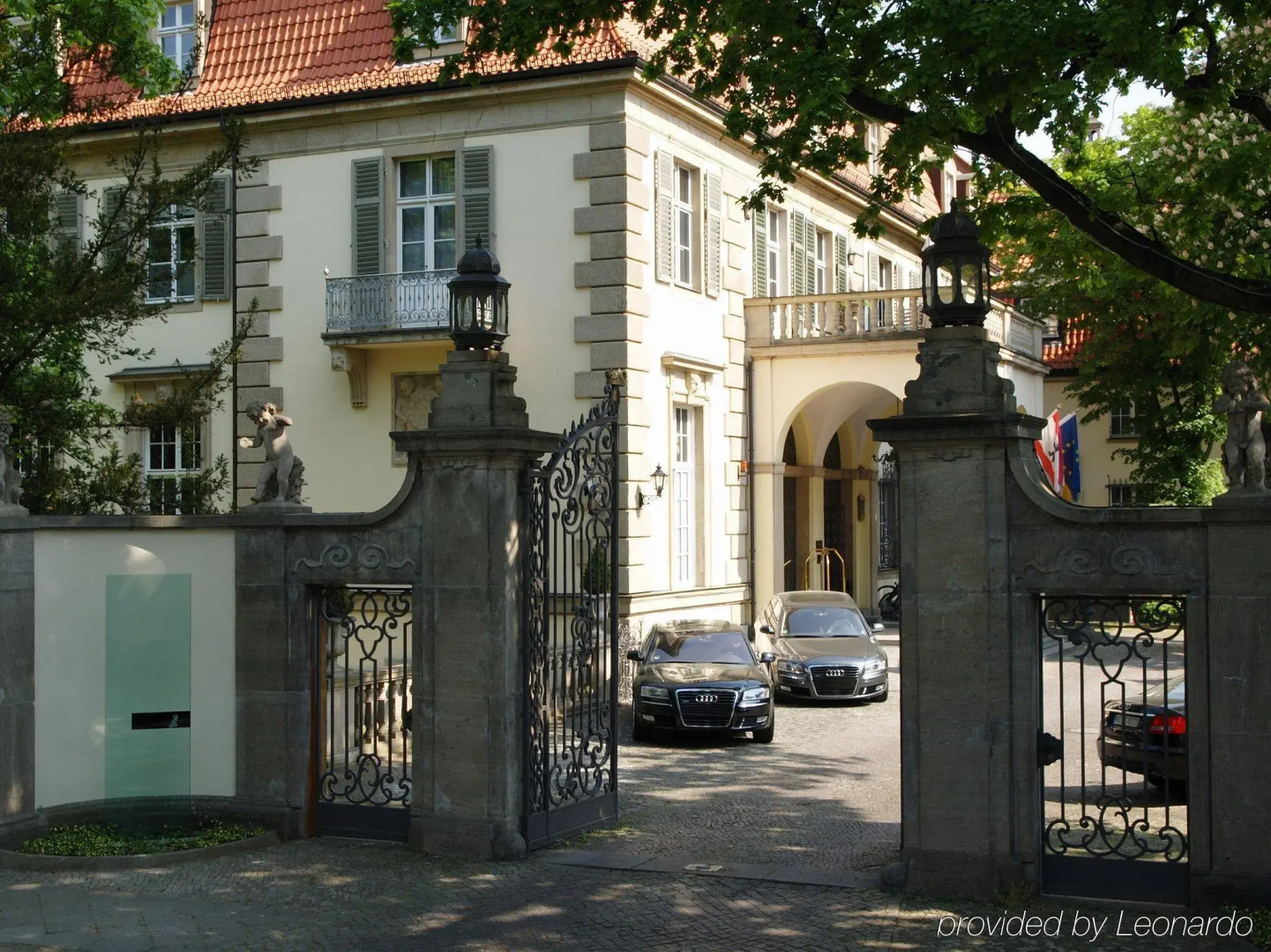 Schlosshotel Berlin By Patrick Hellmann