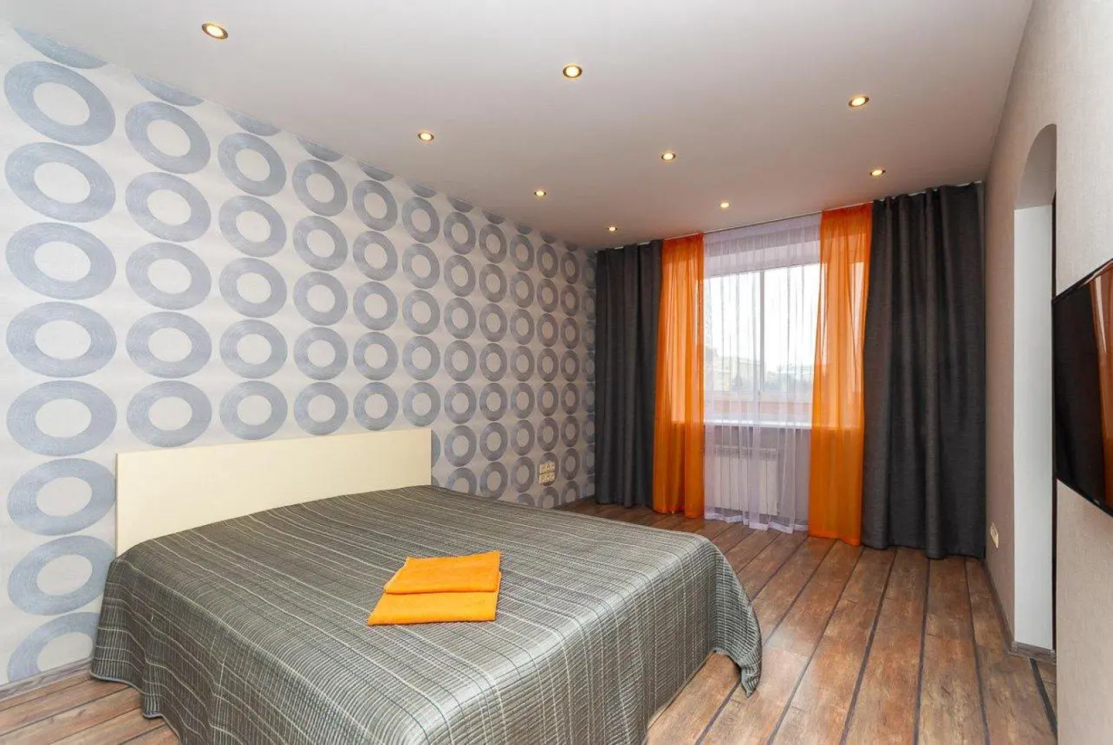 Апартаменты в центре города на улице Энгельса 28