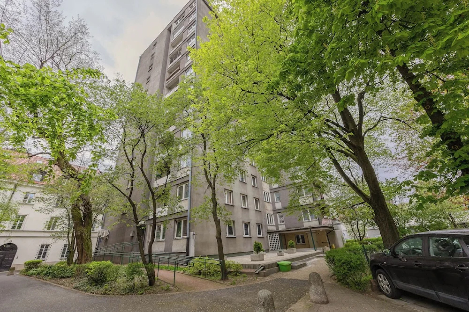 Studio Near Ogród Saski by Renters