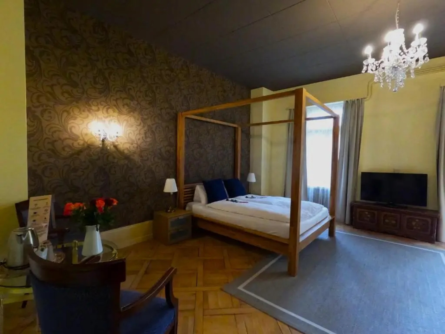 Alpenrose Hotel & Gardens