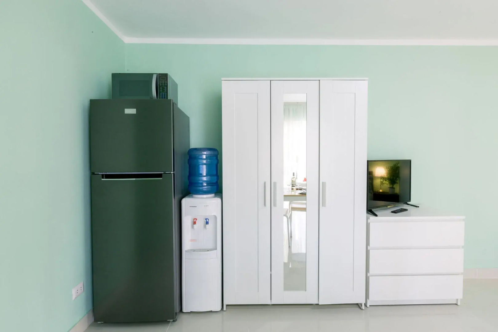 Tropicana Suites Deluxe Beach Club & Pool