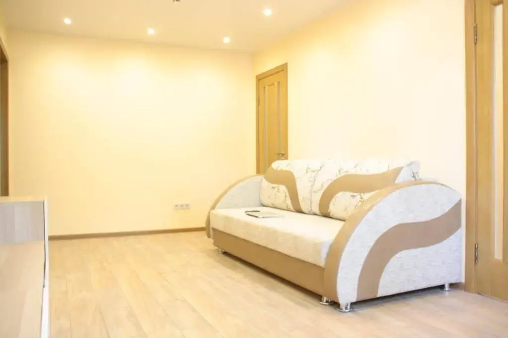 Apple Apartment Ploshad Svobody