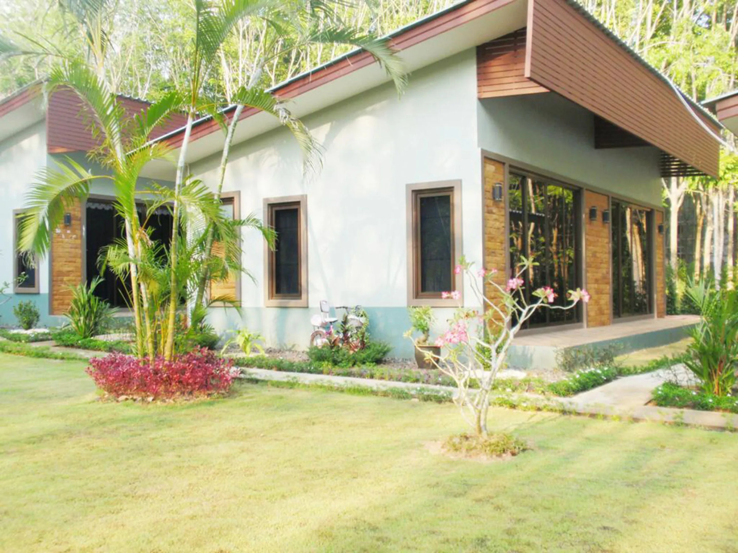 Phuket Sirinapha Resort