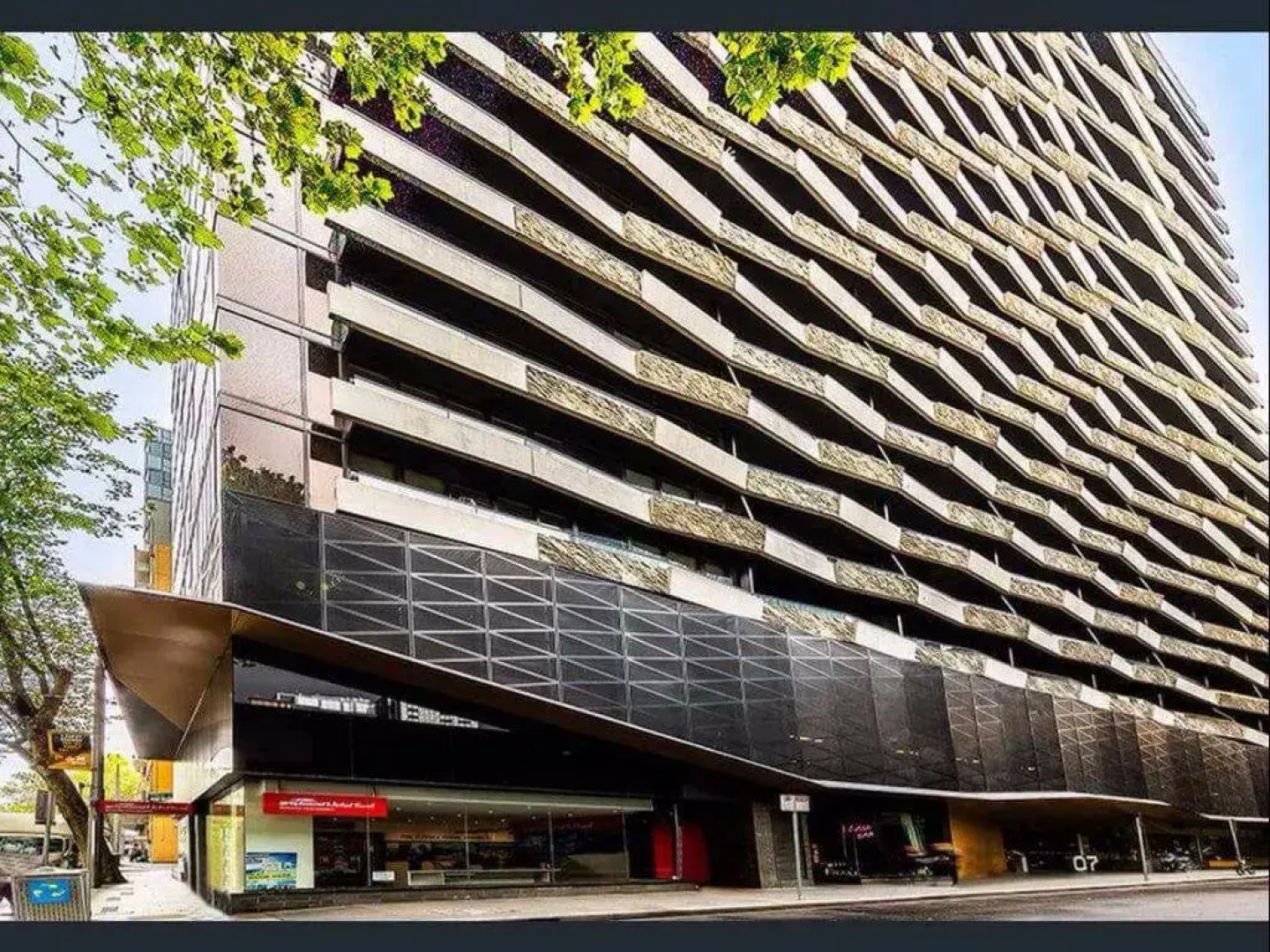 Aura on Flinders Serviced Apartments