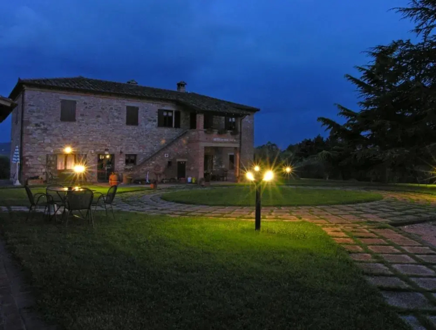 Willow apt With Shared Pool