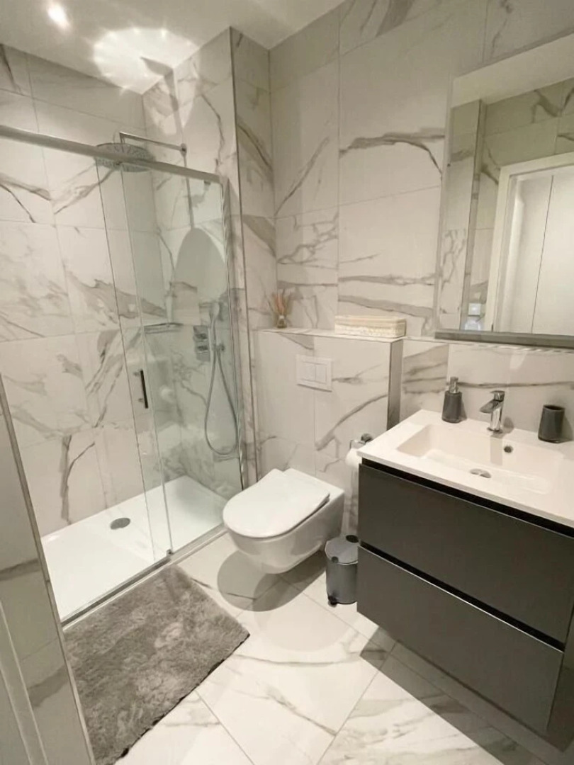 Luxury Flat with Parking & Large Terrace