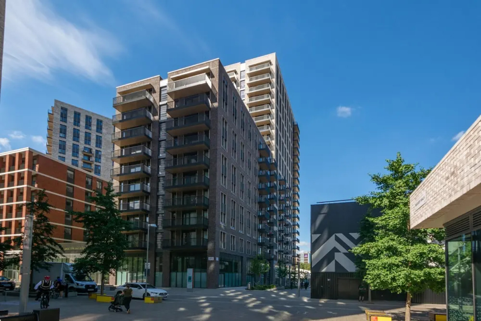 2 Bedroom Service Apt in Artillery Lane