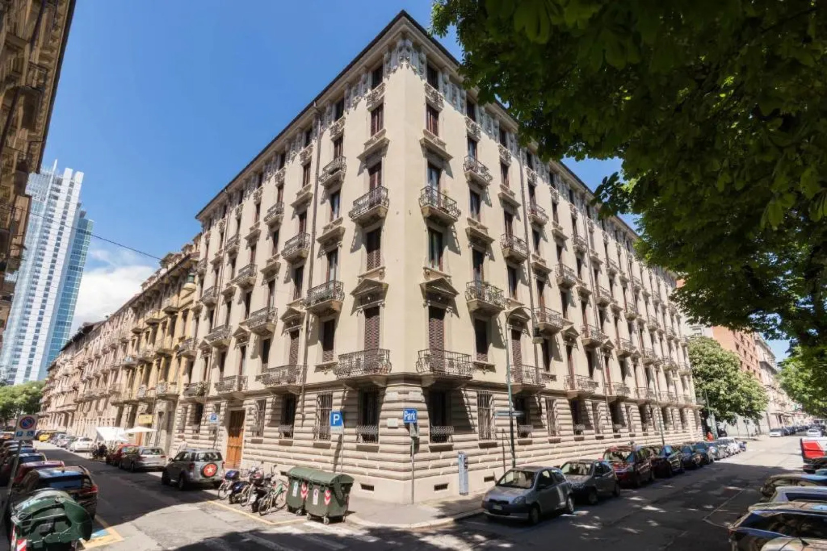 All'ombra del grattacielo