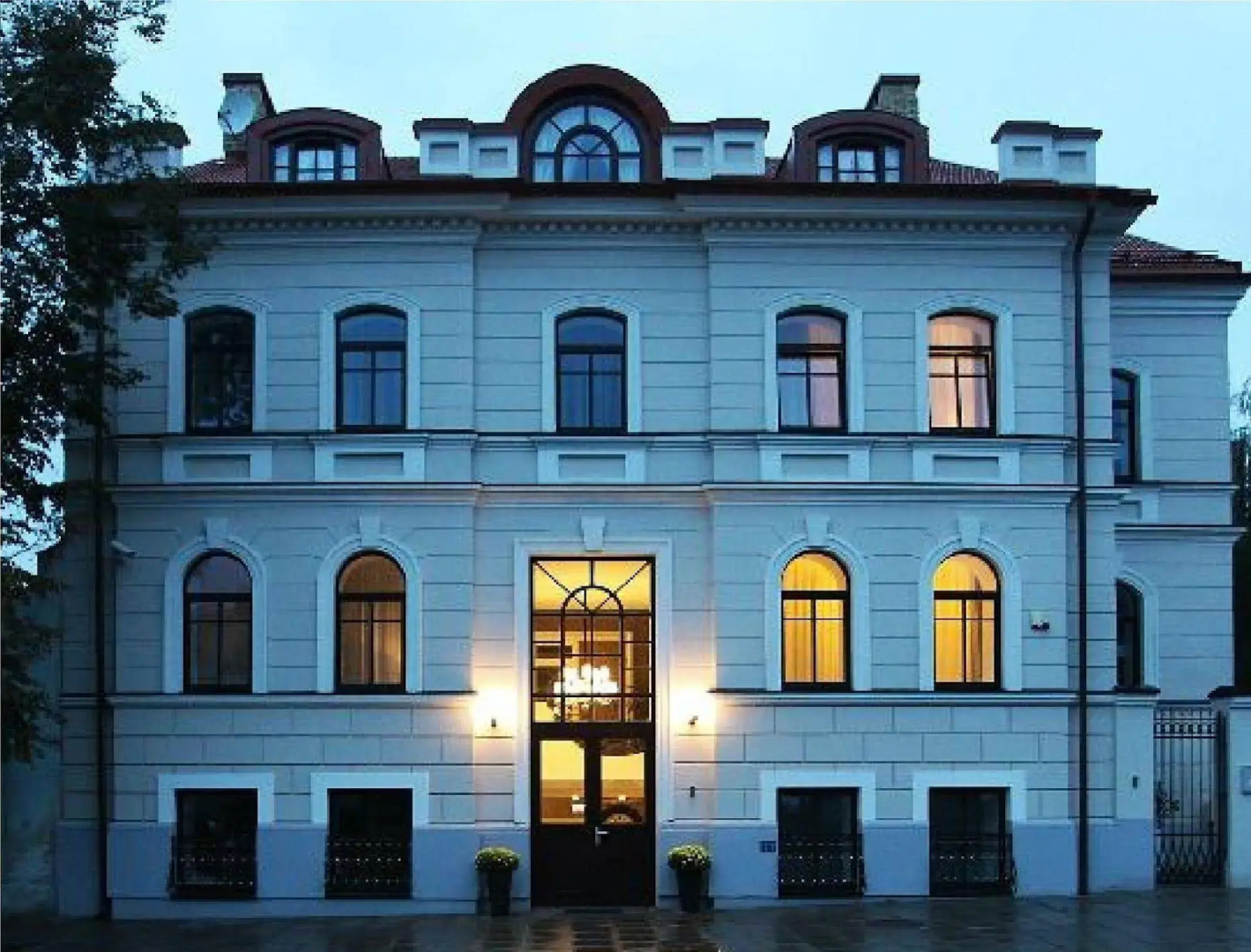 Арт-отель Moon Garden