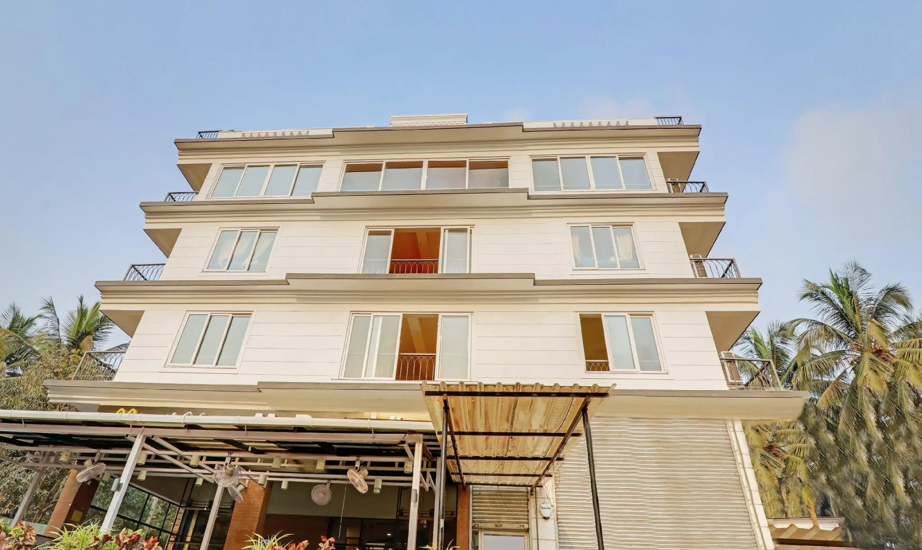 Treebo Premium Dona Eliza, 700 metres from Calangute Beach