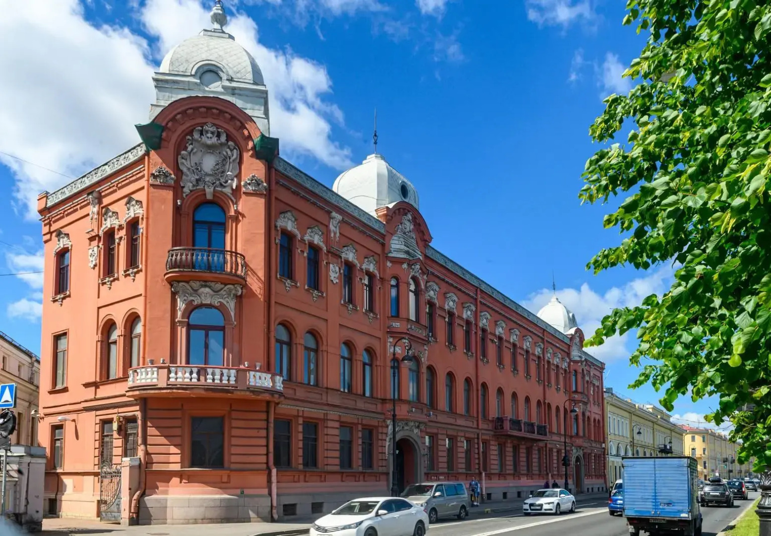 LetYourFlat Makarova