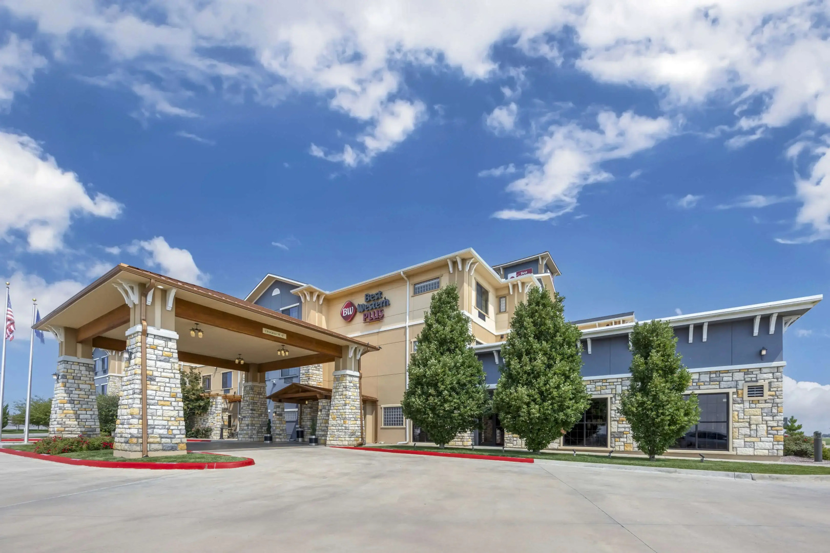 Best Western Plus Emerald Inn & Suites