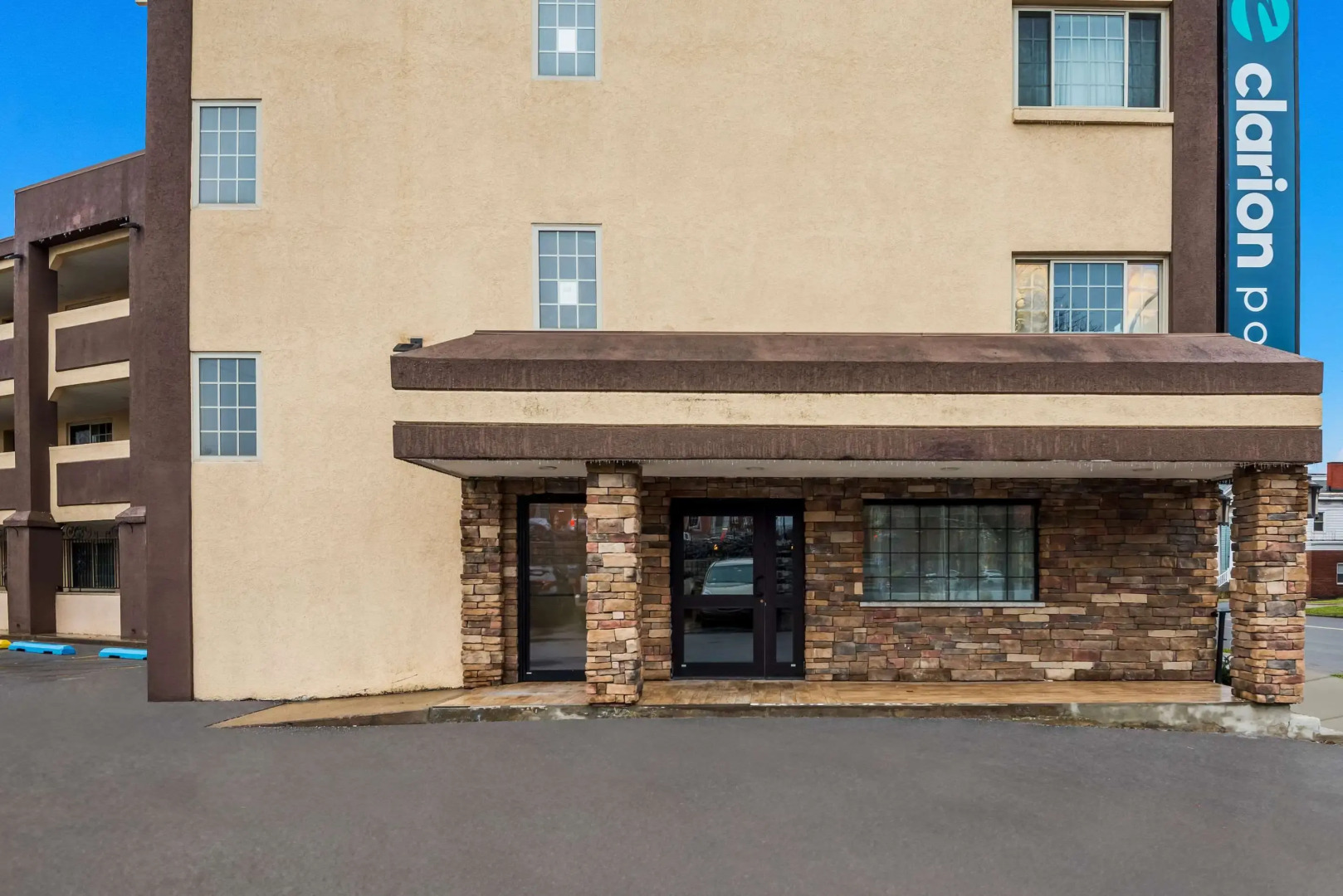 Clarion Pointe Downtown