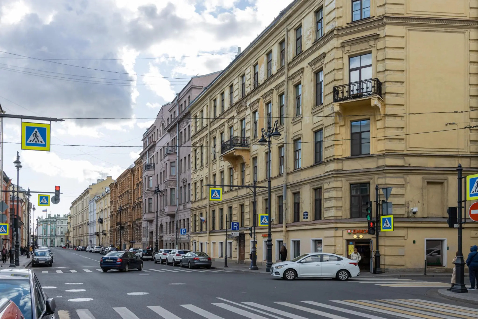 Рядом с Эрмитажем