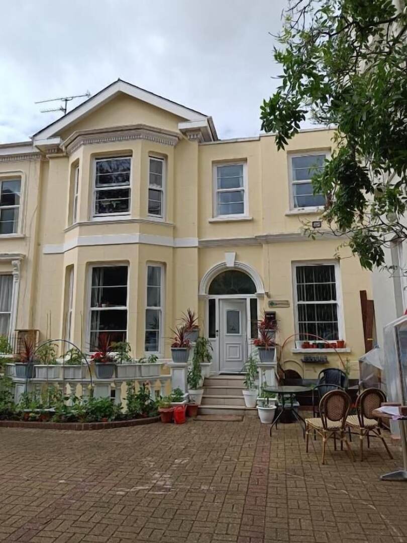 Mayville House Apartment