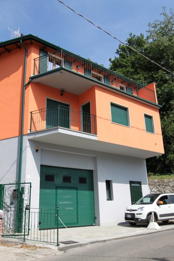 Cozy Attic Lake View in Nesso