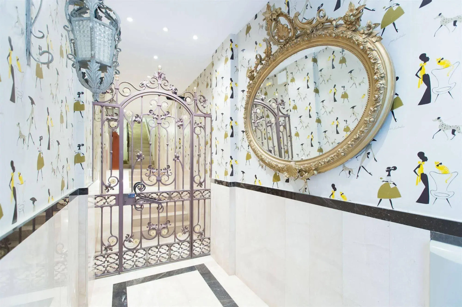 AinB Las Ramblas Colón Apartments