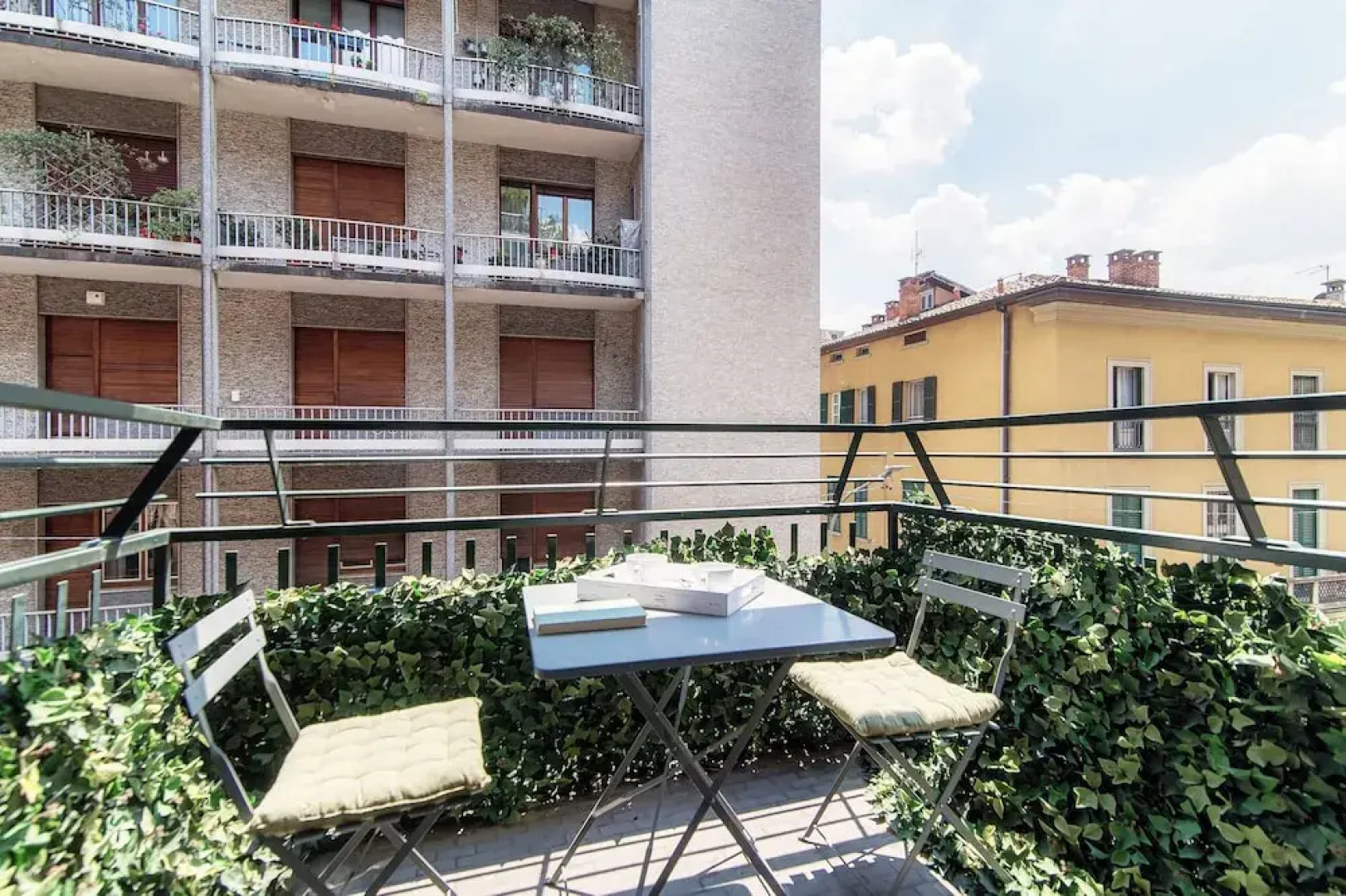 MyHomeInComo - Art Design Suites