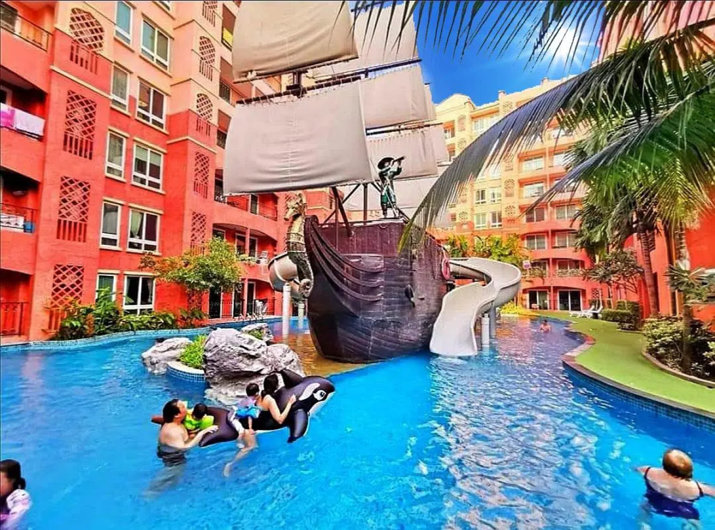 Seven Sea Condo & Water Park Pattaya By the Sea