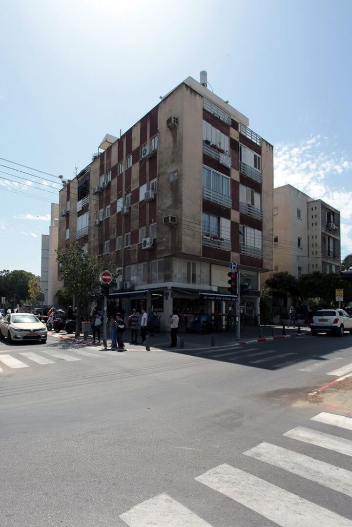 Chic Duplex Penthouse by FeelHome