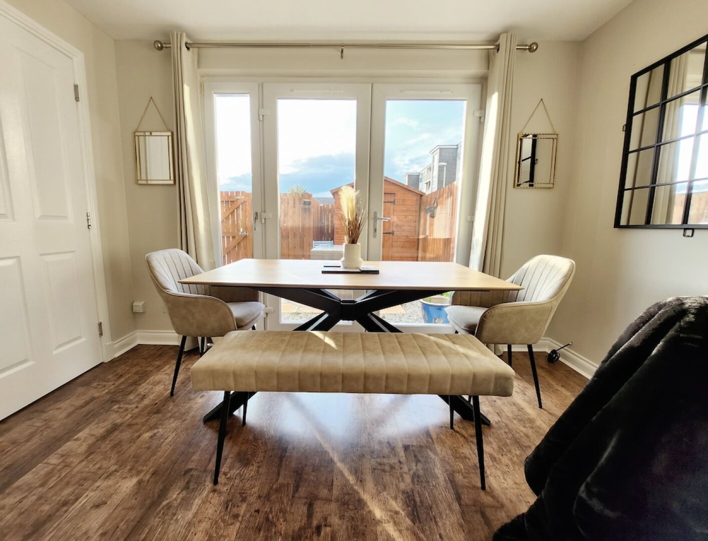 Modern 5 Bed Townhouse with Free Parking