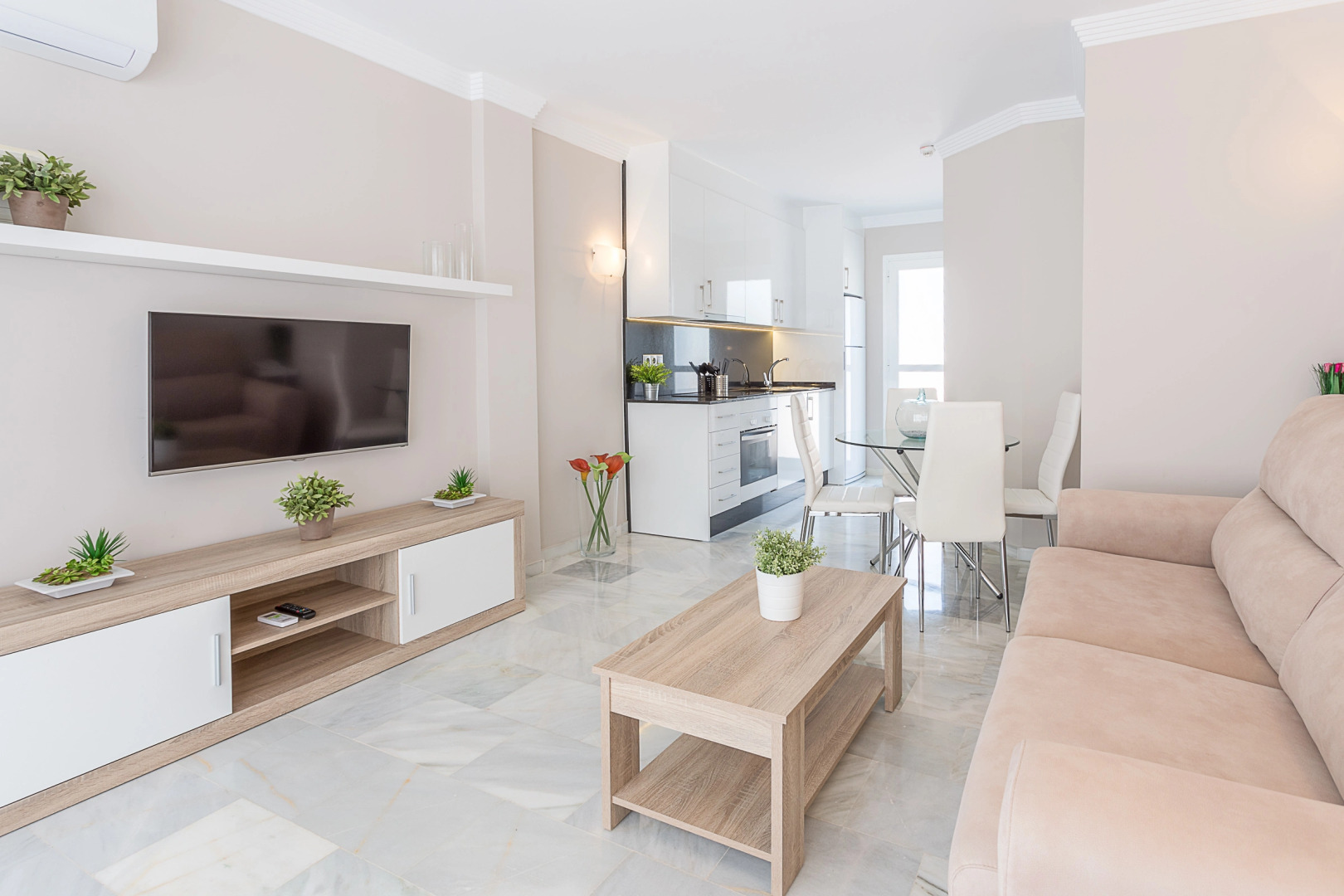 Marbella Resort 1 Pool Whirlpool Sauna