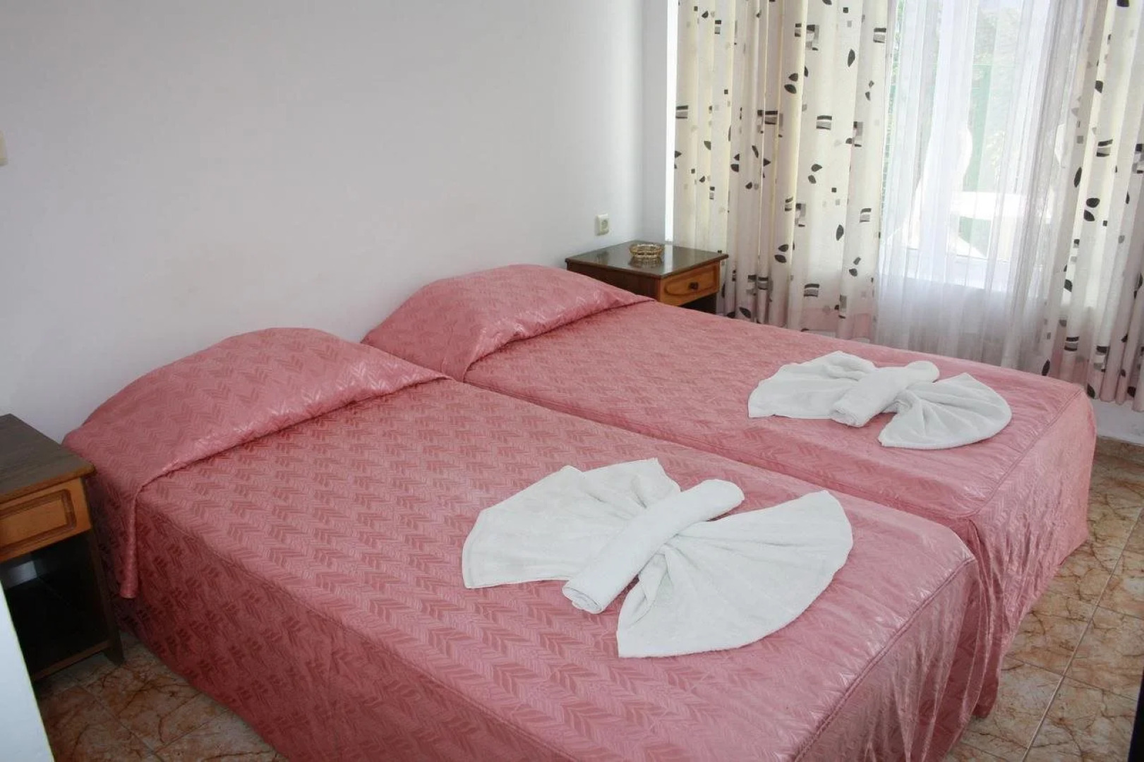 Sunny Varshava Hotel