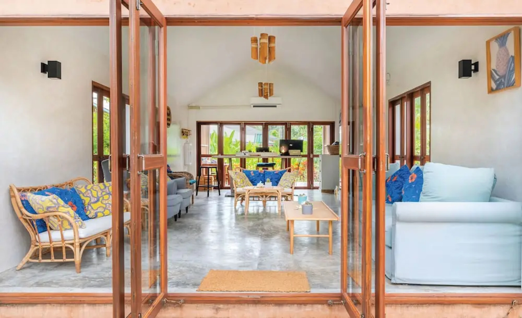 The Little White Bird Traveller Hostel