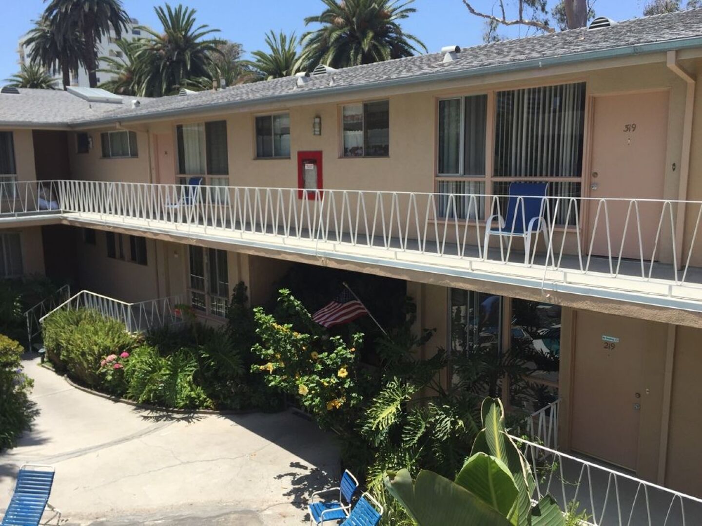 Cal Mar Hotel Suites