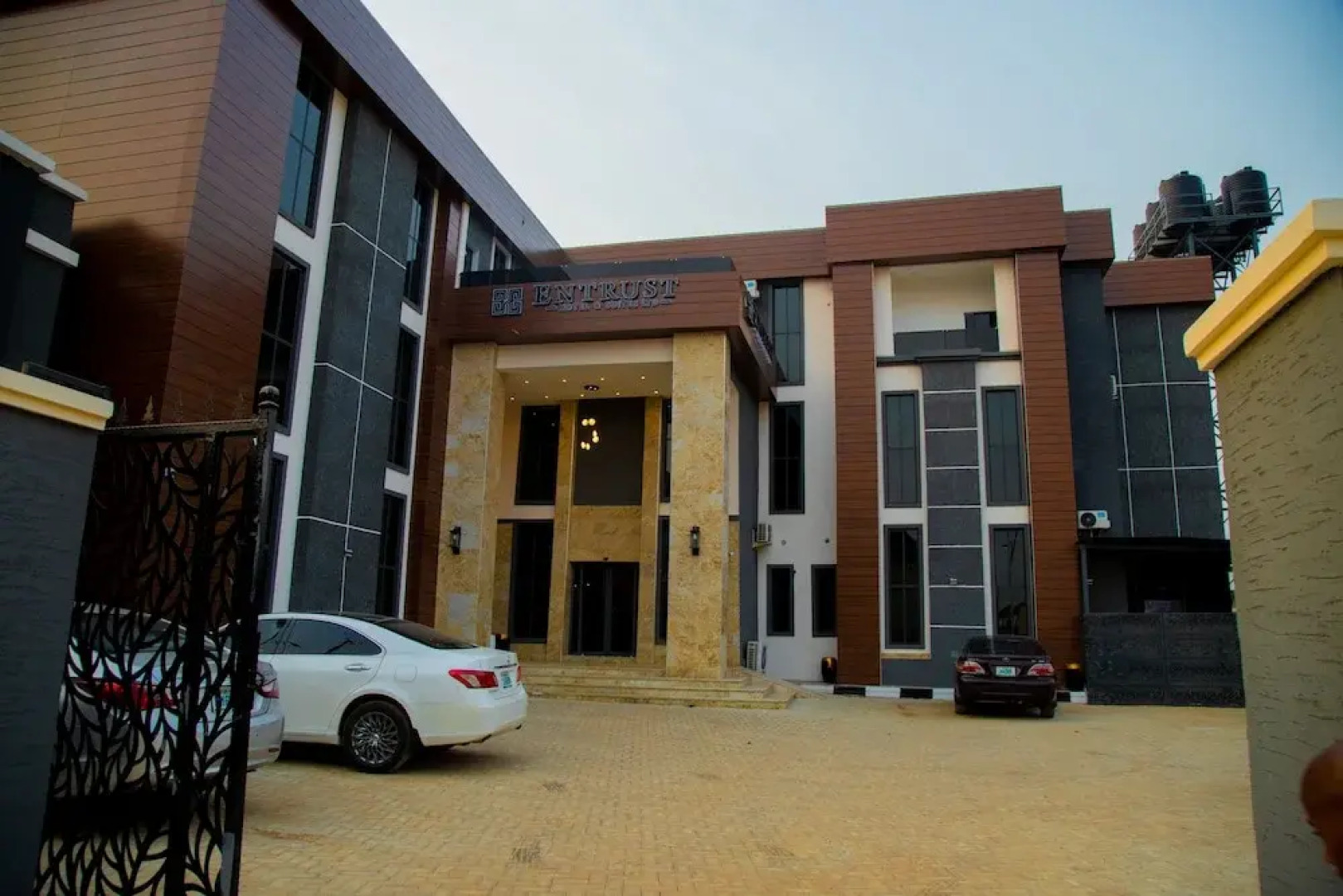 Entrust Hotel and Suites