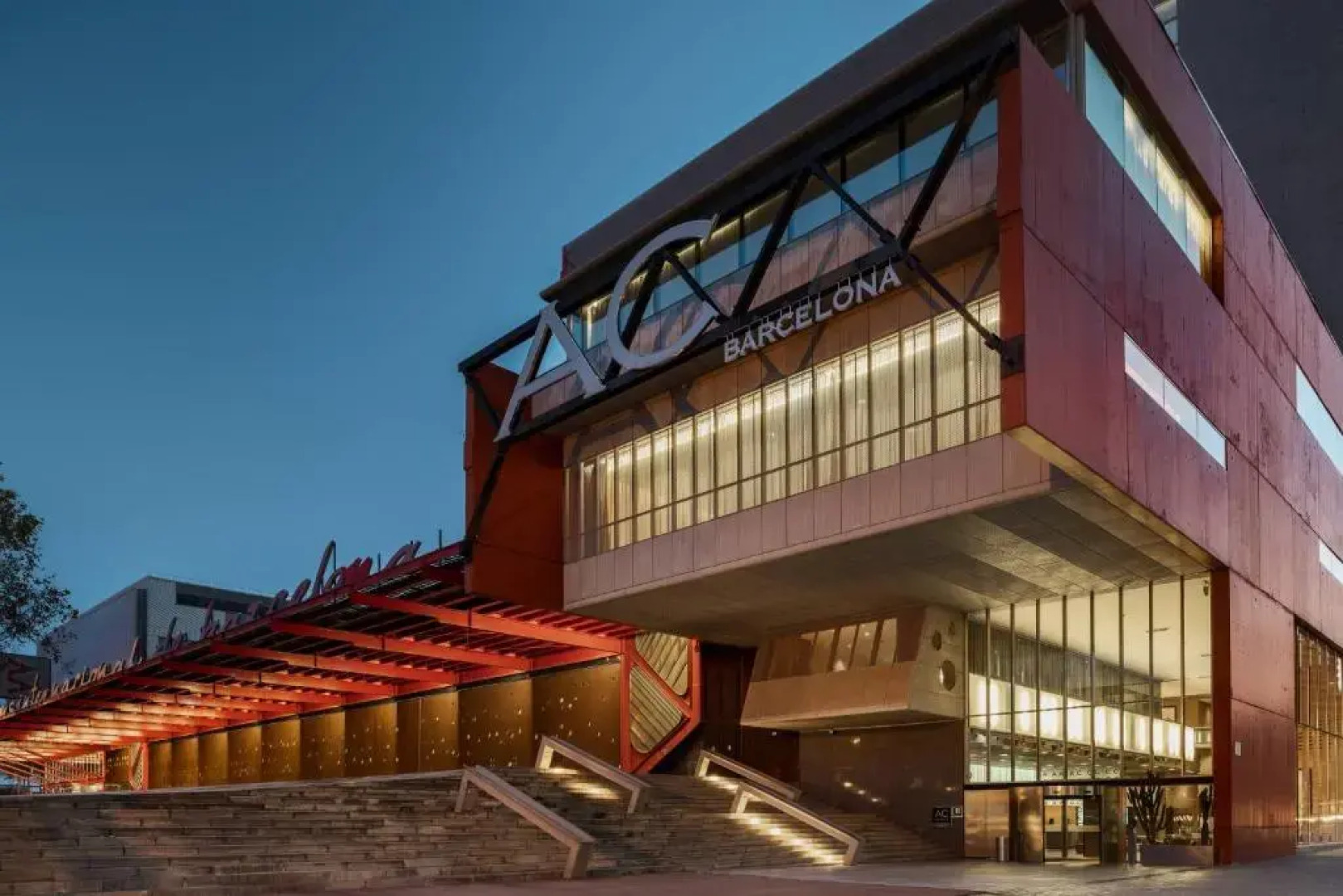 Отель Leonardo Royal Barcelona Forum