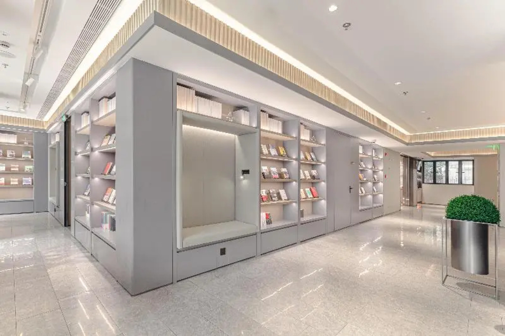 Ji Hotel (Shanghai Lujiabang Road Metro Station)