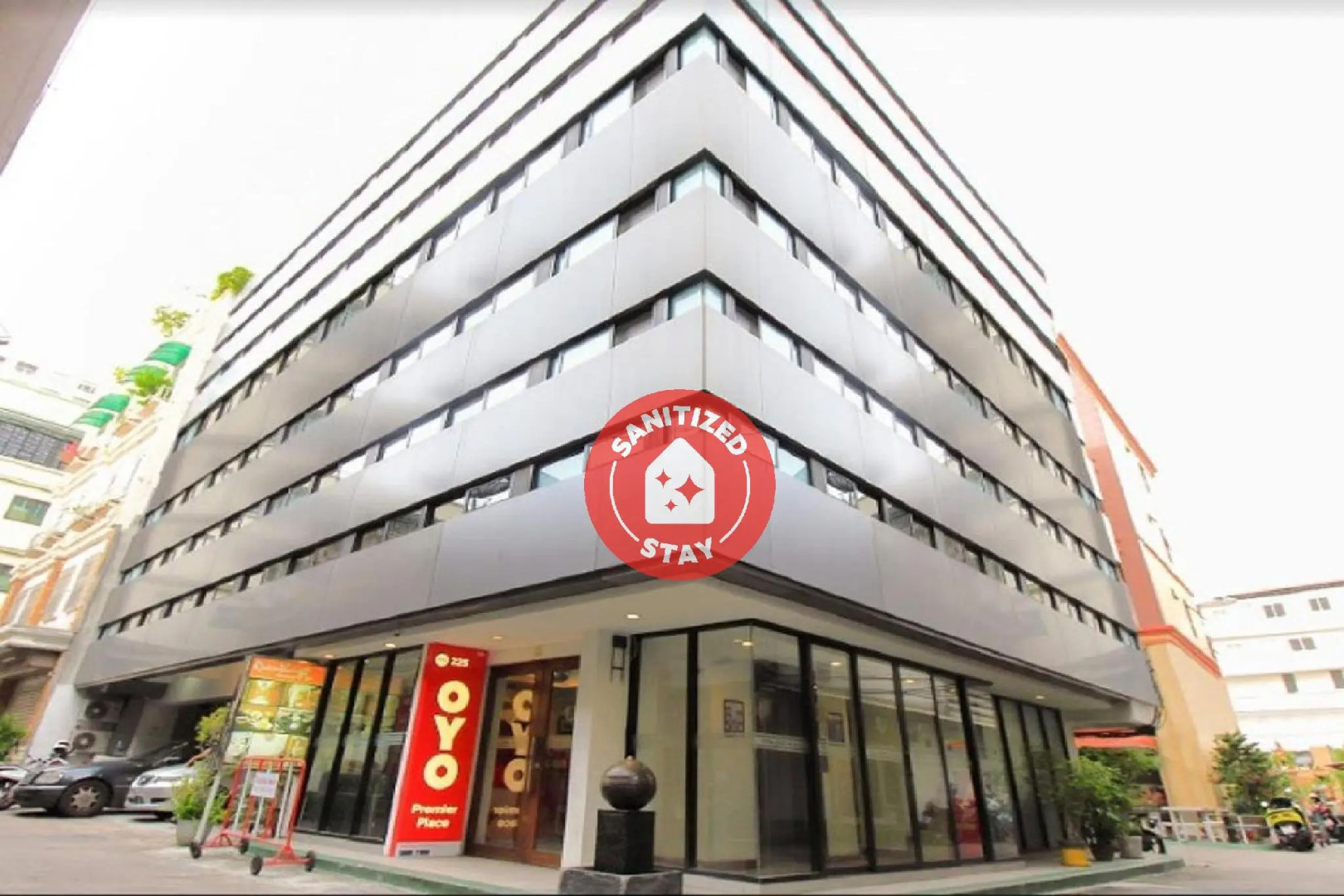 OYO 225 Premier Place Hotel