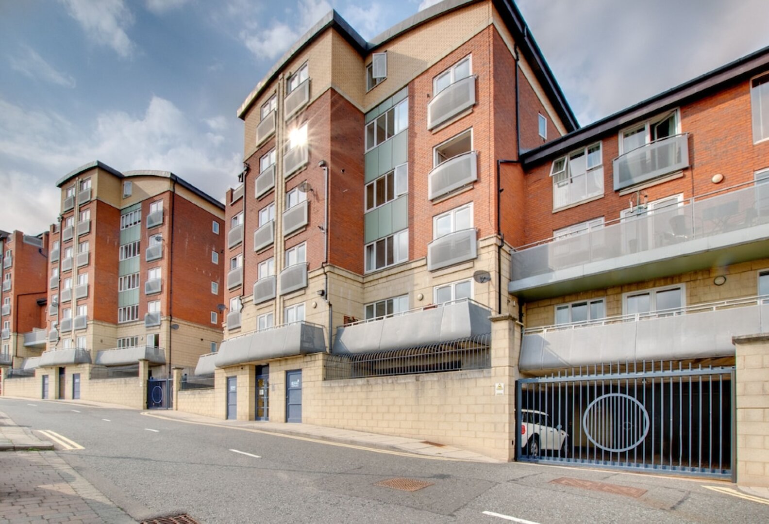 Swan Apartments - By Week2Week