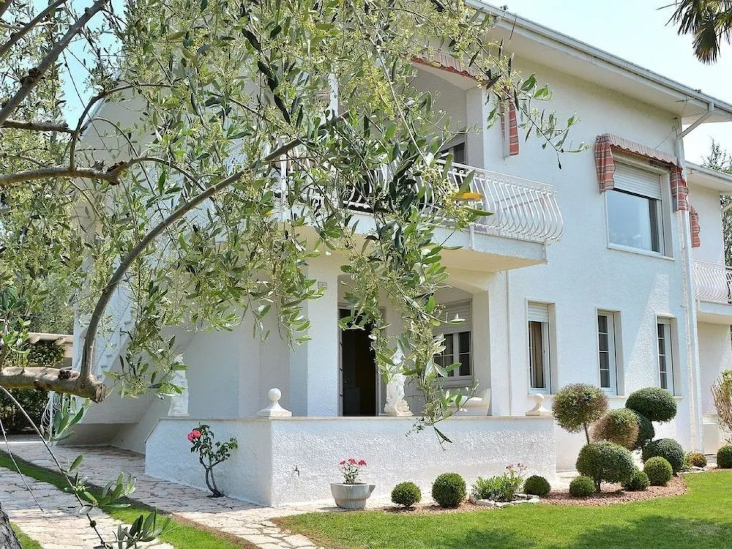 Villa del Filar With Pool