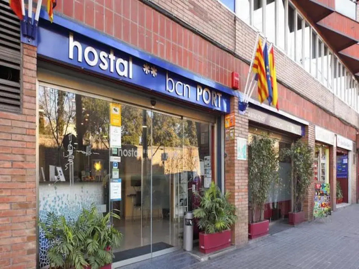 Yomo Hostal BCN Port