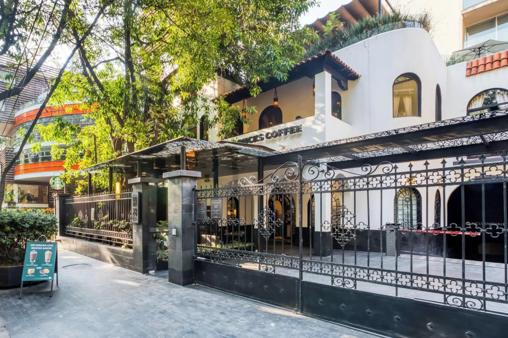 AR 218 Hotel by ULIV