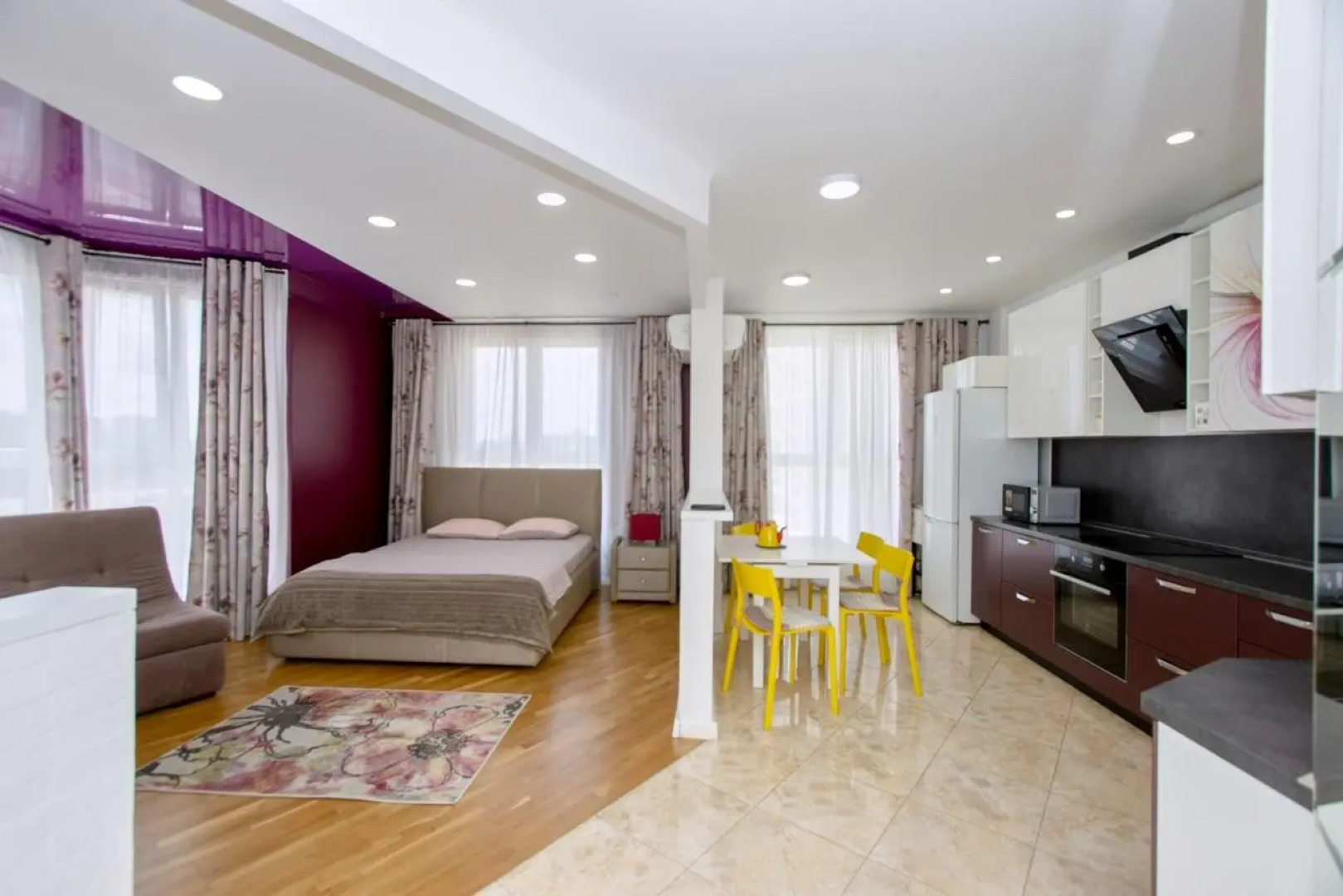 HomeDay (ХоумДэй) на улице Красная