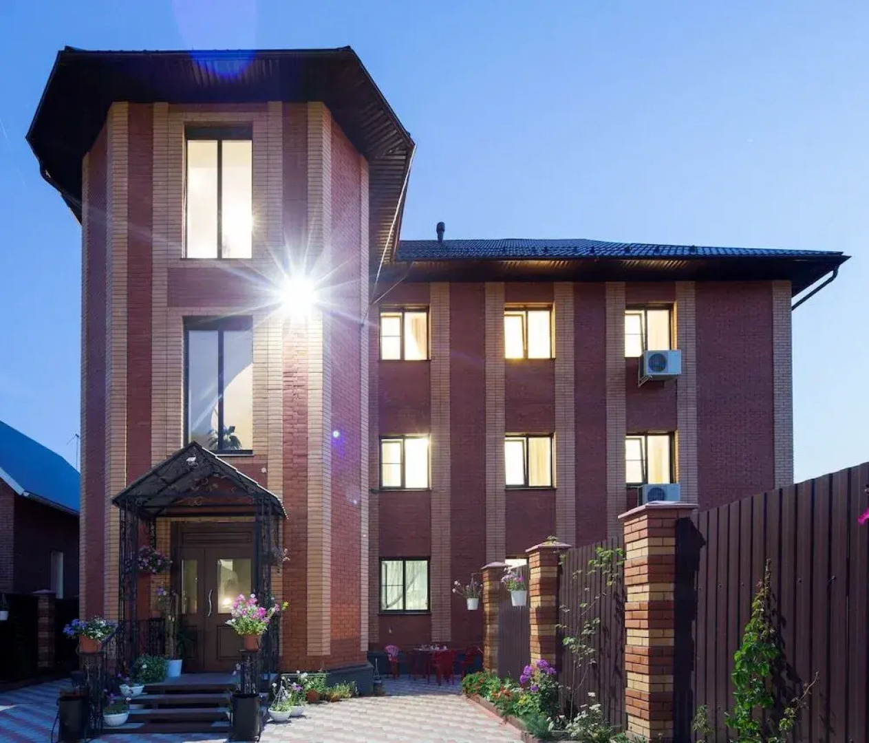 Отель «Элегант»