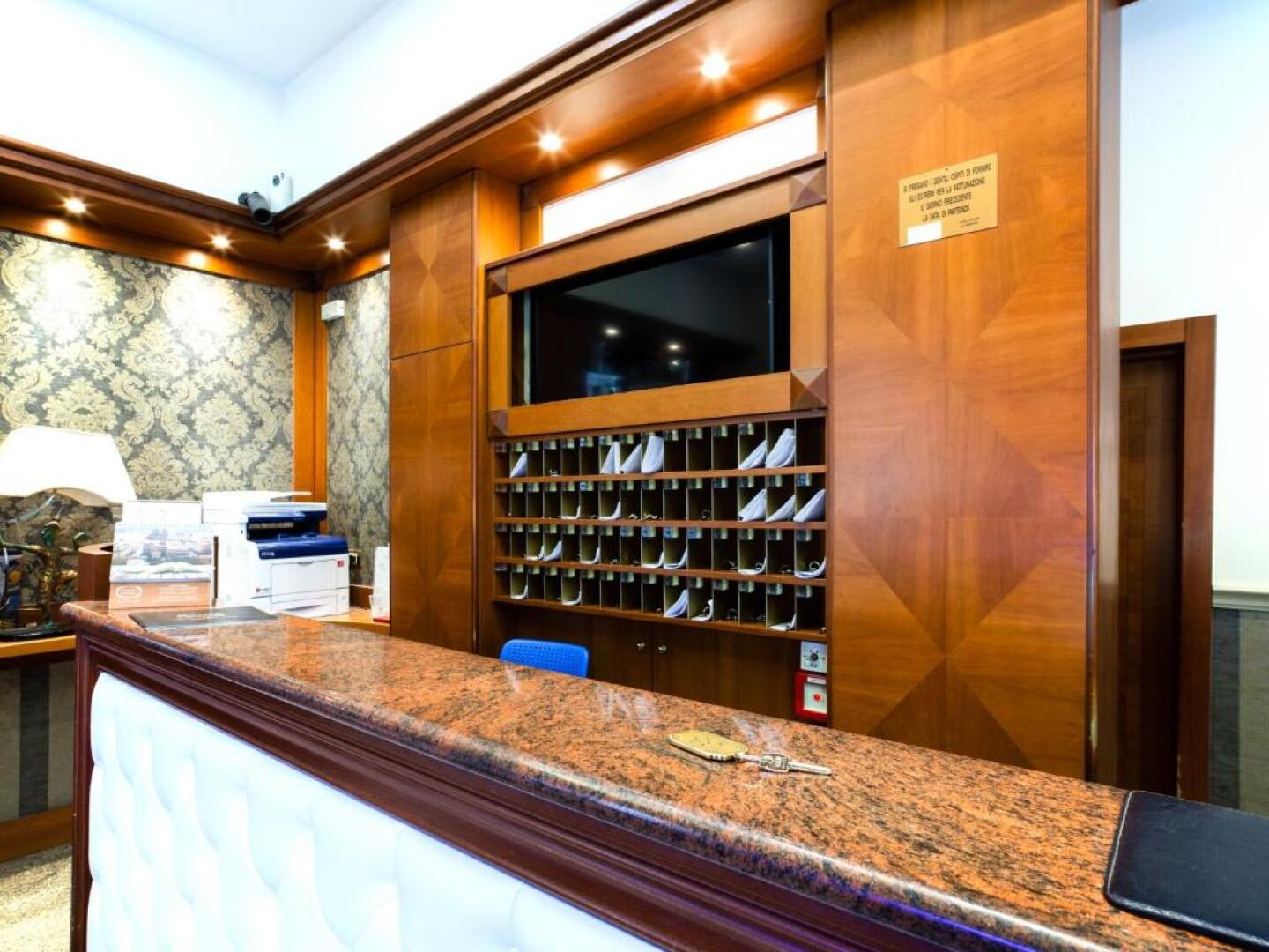 Astoria Deluxe Rooms,,Check in presso L’Hotel Astoria, Via Fratelli Rosselli 14 ,,