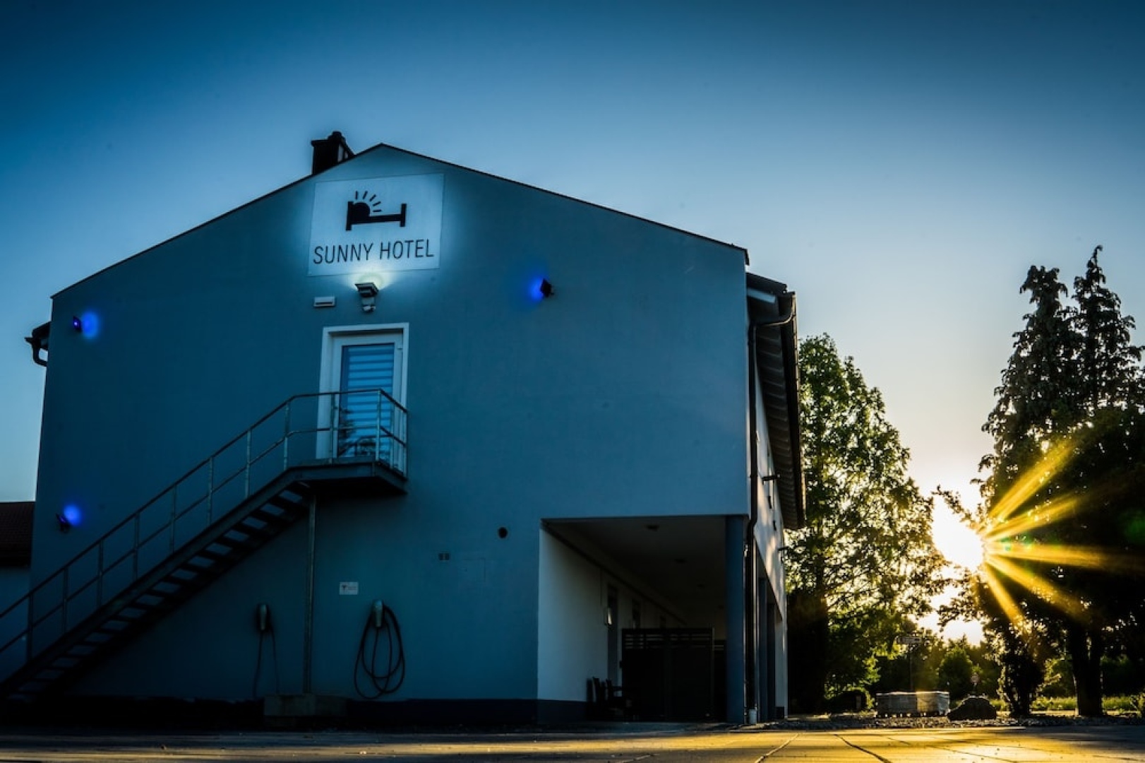 Sunny Hotel