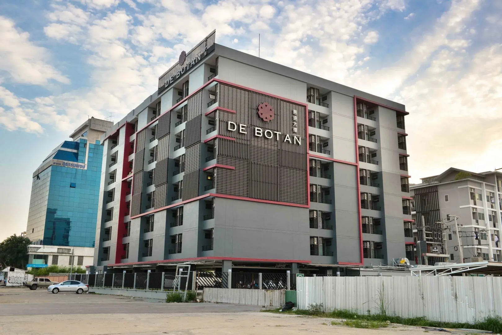 De Botan Srinakarin Hotel & Residence