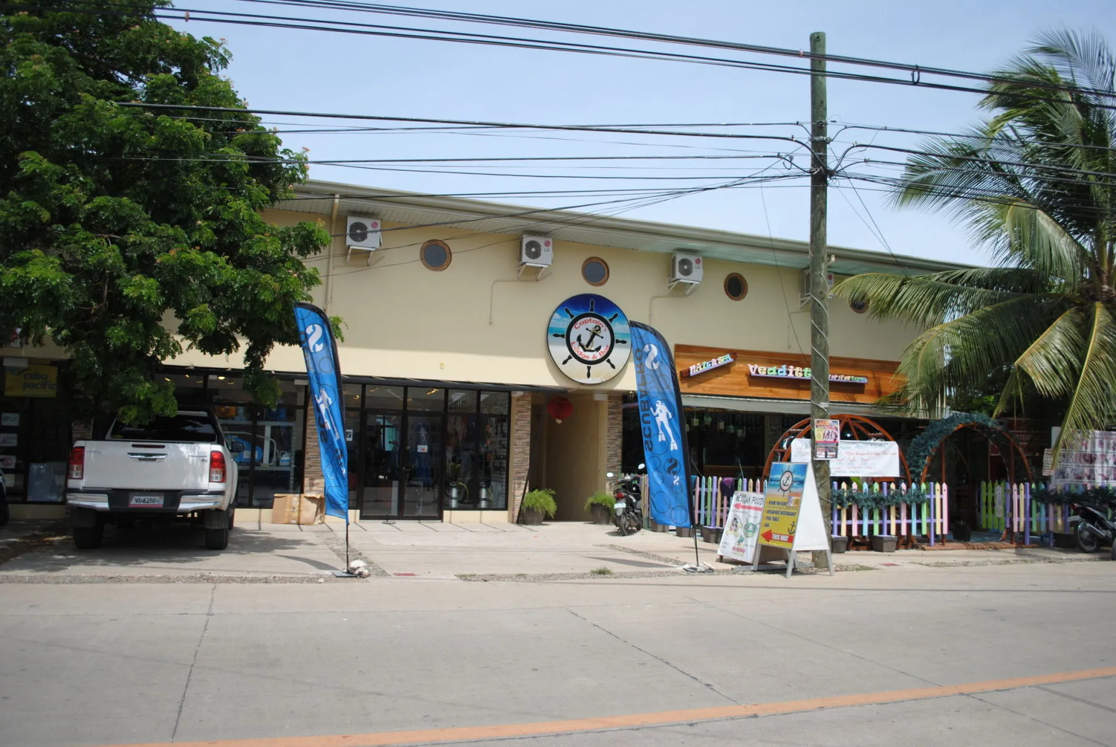 Captain's Lodge and Bar