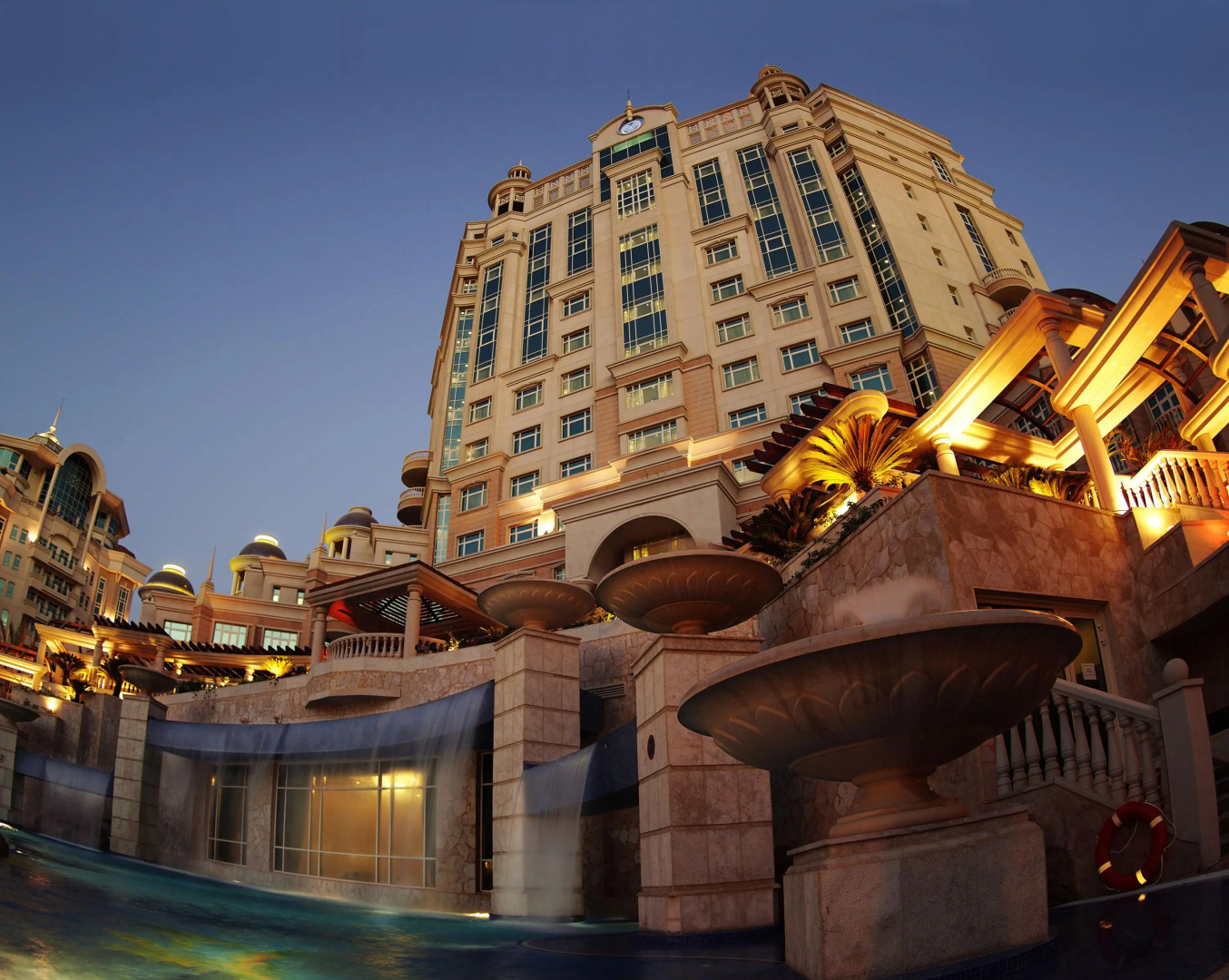 Отель Swissotel Al Murooj Dubai