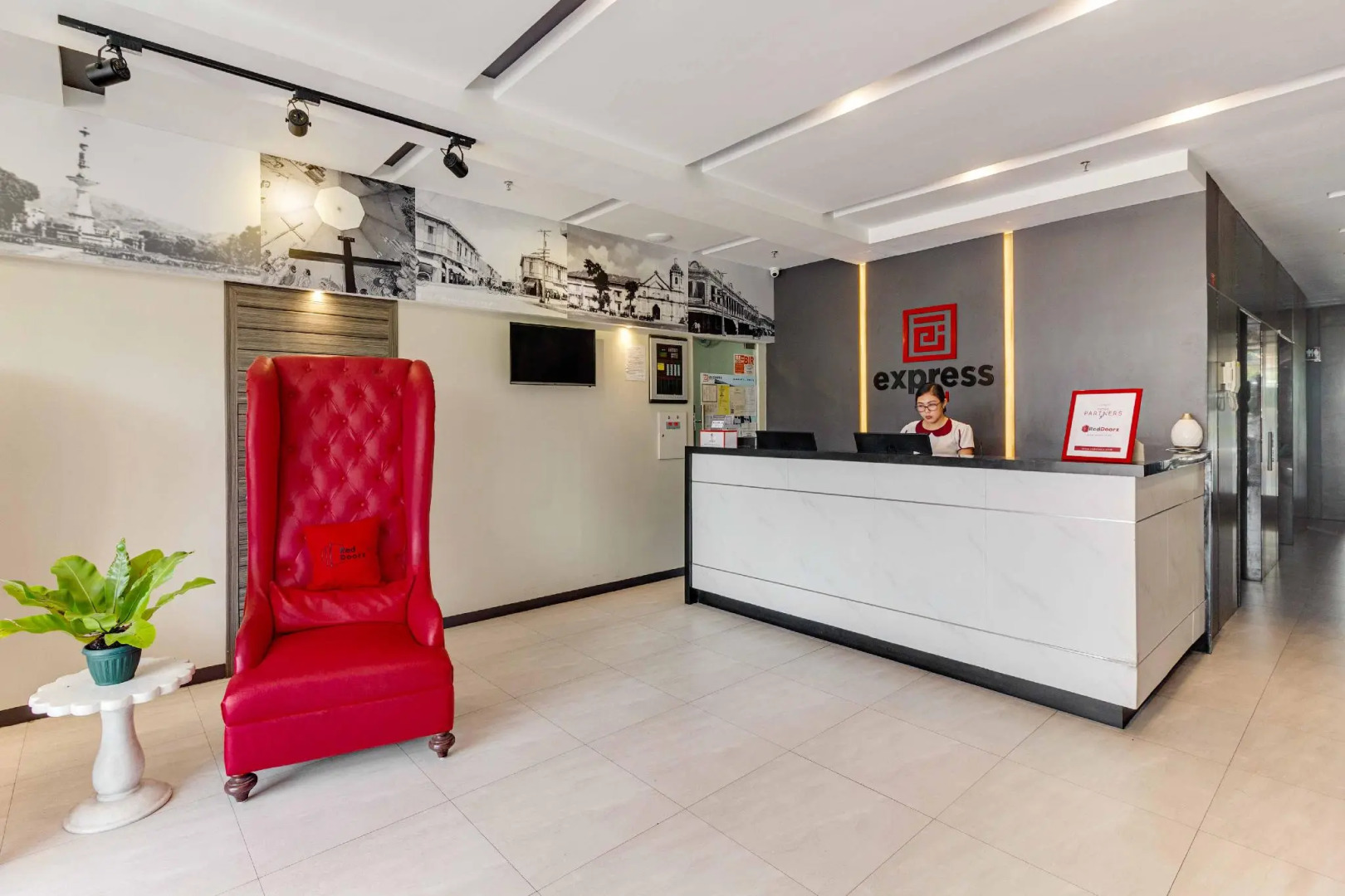 RedDoorz Plus @ Jones Avenue Cebu