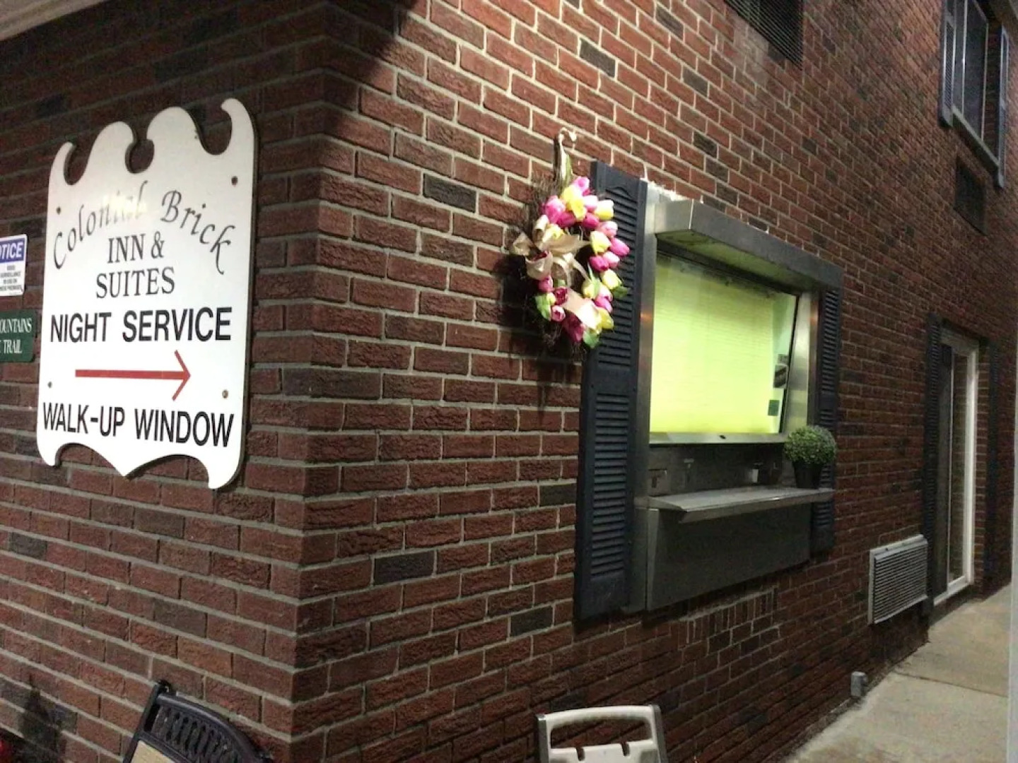 Colonial Brick Inn & Suites