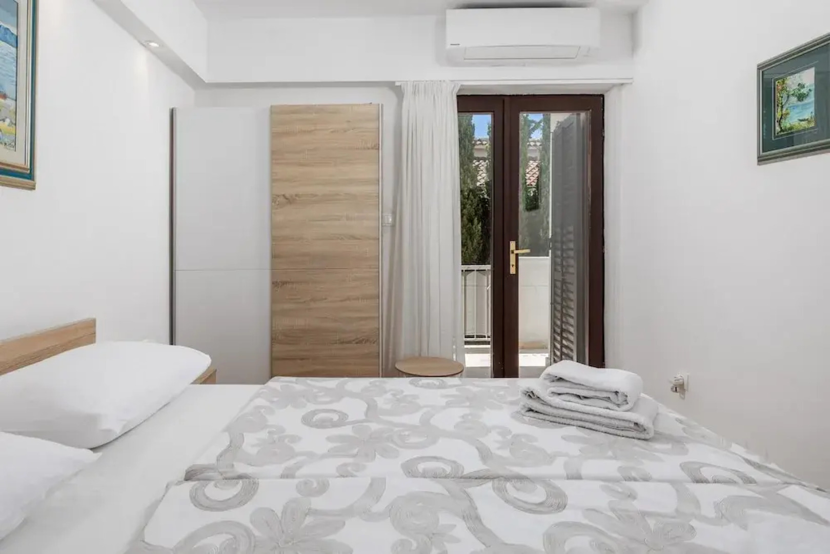 House Rose With Private Pool And Garden