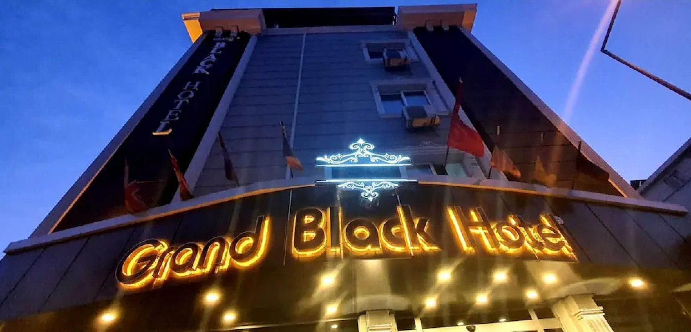 Grand Black Hotel