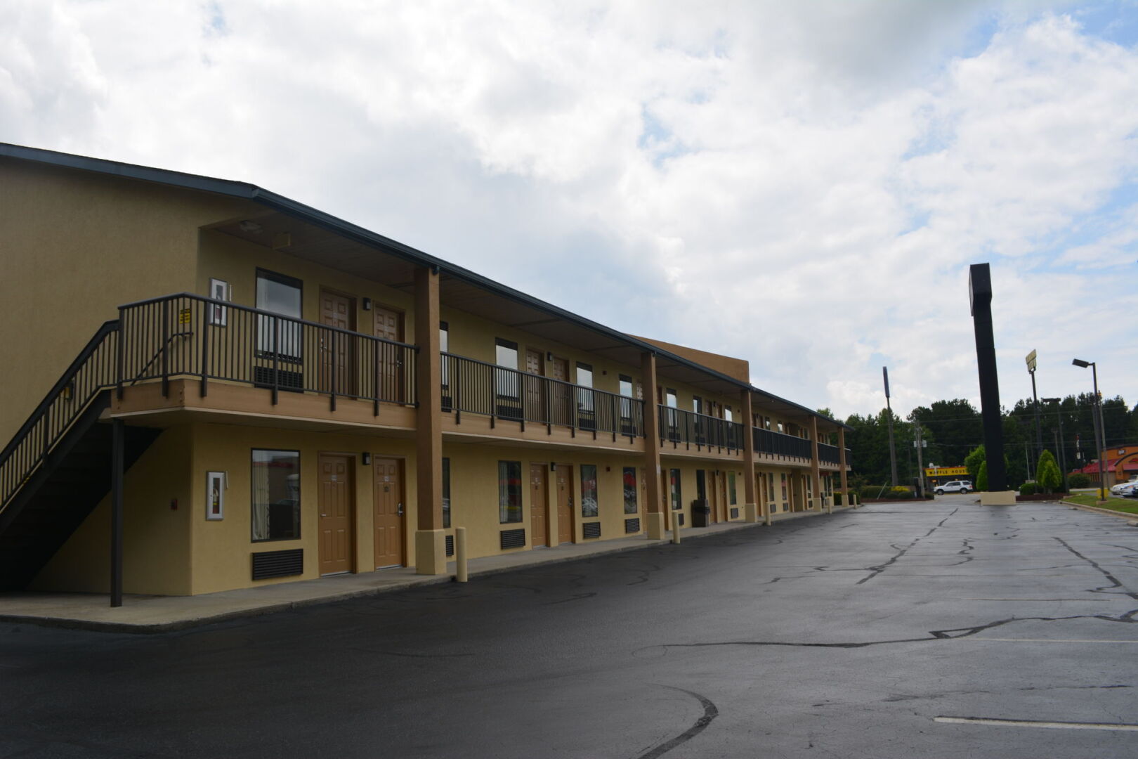 Deluxe Inn Fayetteville - I-95 Exit 49