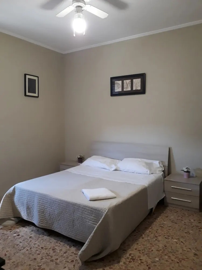 48 airport budget rooms